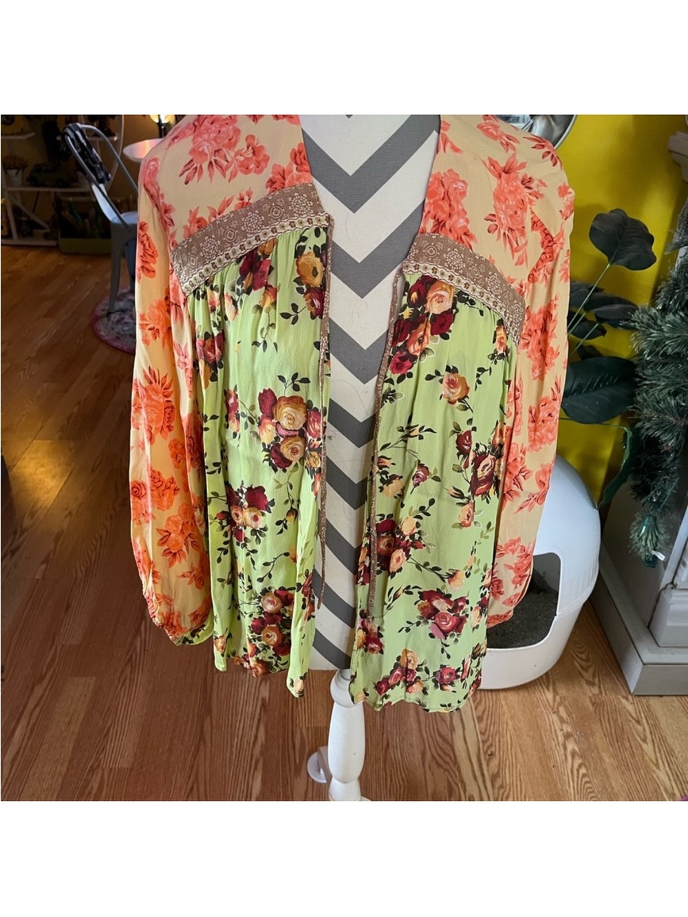 ivy jane Floral Mixed-Print Blouse in Peach, Green and Coral